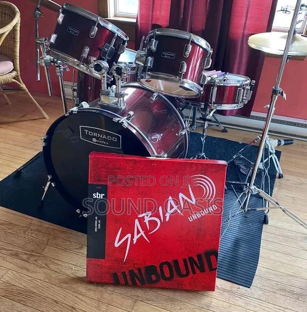 Mapex Tornado 5-Piece Drum Kit With Hardware and Cymbals · Photo 4