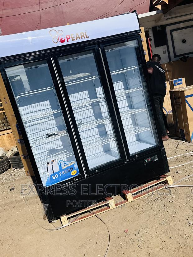(905L) Display Fridge Pearl Three Doors · Photo 1