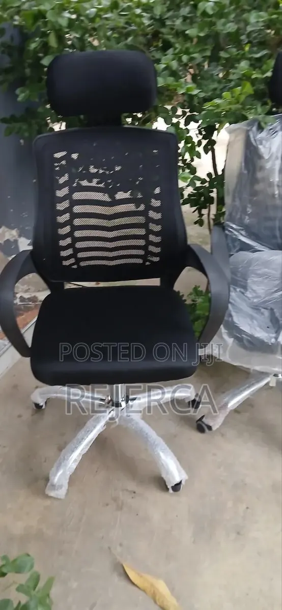 Adjustable Office Swivel Chair · Photo 1