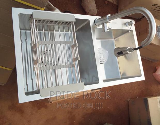 Armless Double Bowl Sink, Antitrust With Pull Out Tap · Photo 1