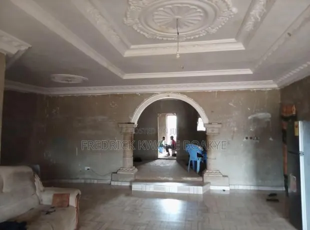 7bdrm House in Brother K Estate, Kumasi Metropolitan for sale · Photo 1
