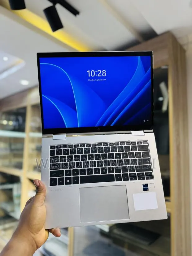 Laptop HP EliteBook x360 1040 G10 32GB Intel Core i7 SSD 512GB · Photo 1