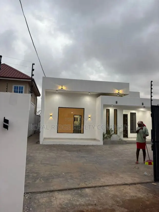 3bdrm House in Lakeside Around, Accra Metropolitan for sale · Photo 1