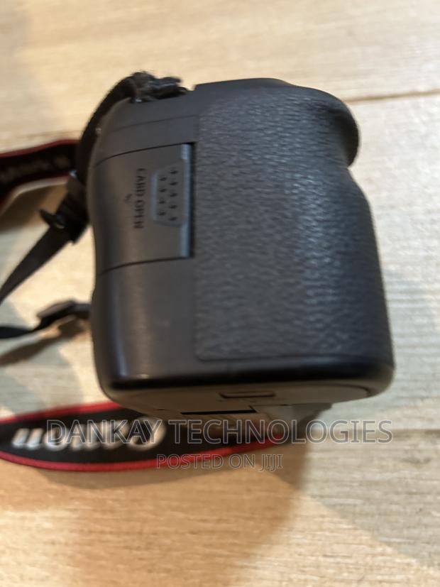 Canon 6d Mark Ii Body With Battery And Charger · Photo 6