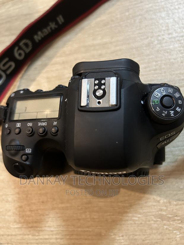 Canon 6d Mark Ii Body With Battery And Charger · Photo 3