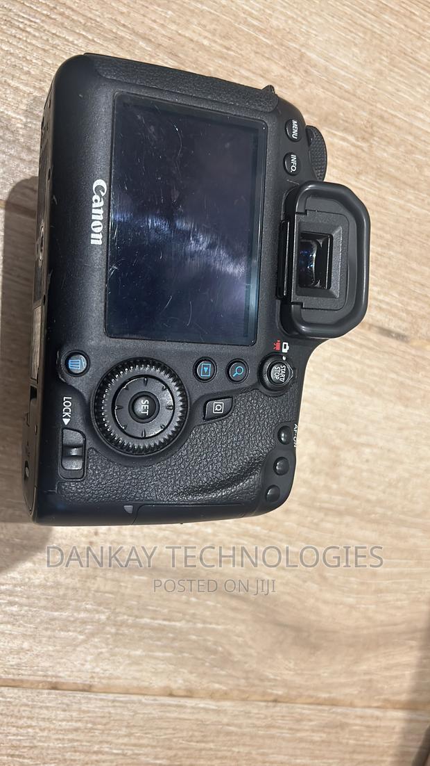 Canon 6d Mark Ii Body With Battery And Charger · Photo 4