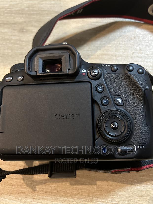 Canon 6d Mark Ii Body With Battery And Charger · Photo 2