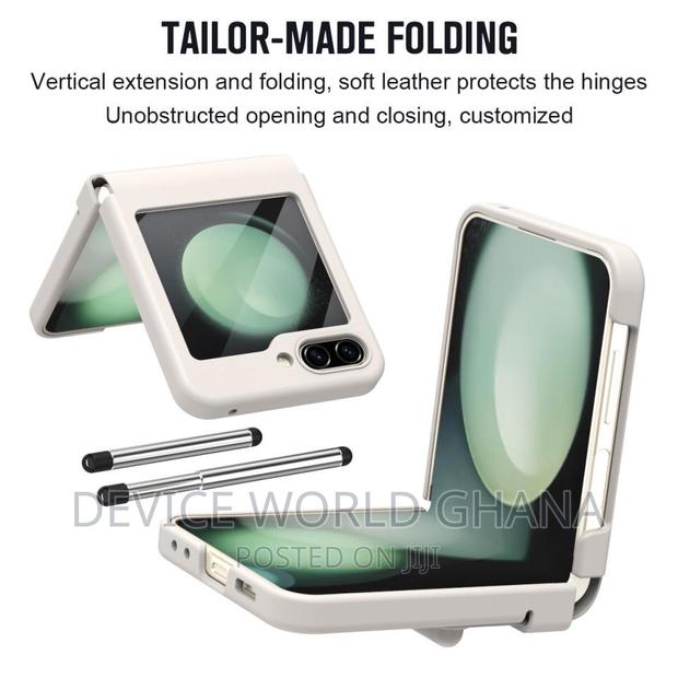Razr Matte Leather Case for Samsung Z Flip 5 · Photo 2