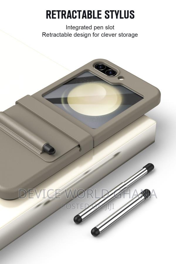 Razr Matte Leather Case for Samsung Z Flip 5 · Photo 4