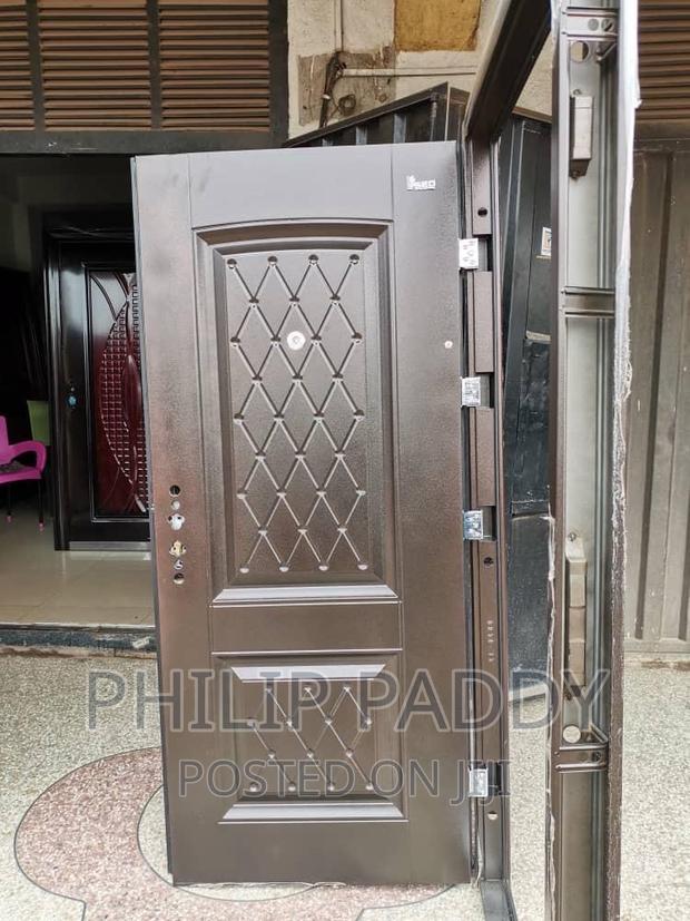 Single Door · Photo 1
