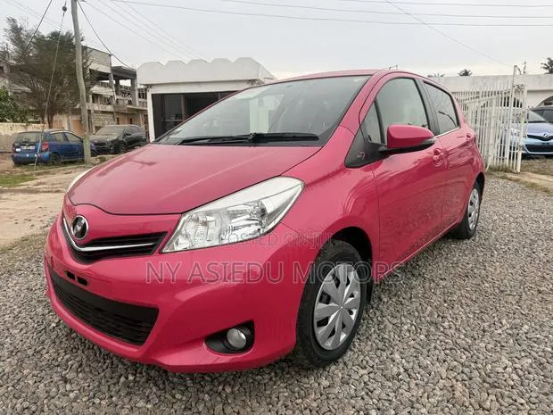 Toyota Vitz 1.3 FWD 3dr 2012 Pink · Photo 1