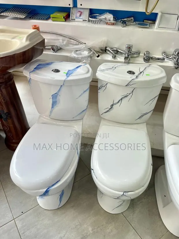 Close Couple WC · Photo 1