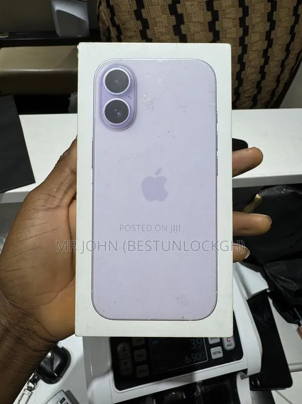 Apple iPhone 17 256 GB Purple · Photo 1