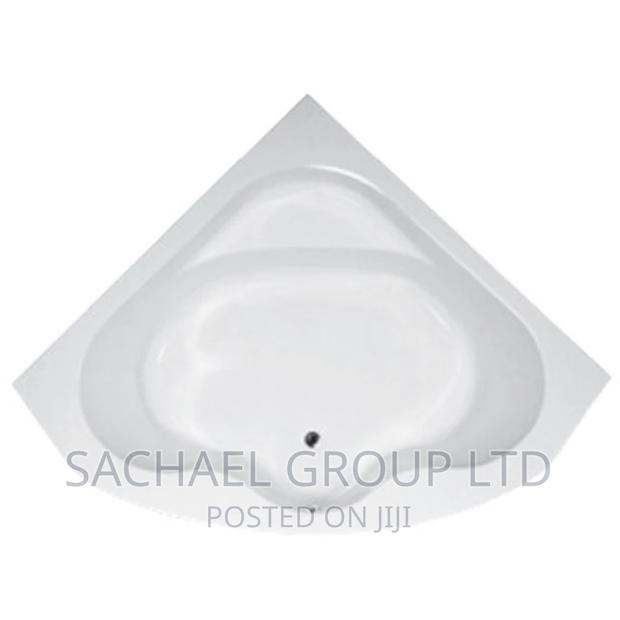 Corner Bath Without Panels · Photo 1