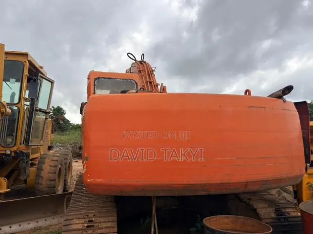 Doosan DB58TIS Excavator 225 · Photo 1