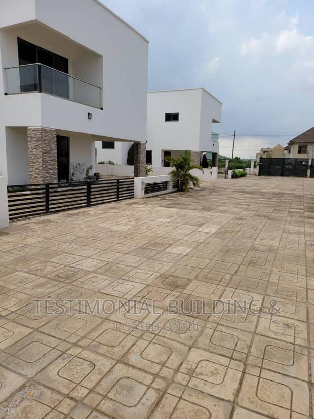 4bdrm House in Testimonial Building, East Legon for rent · Photo 2