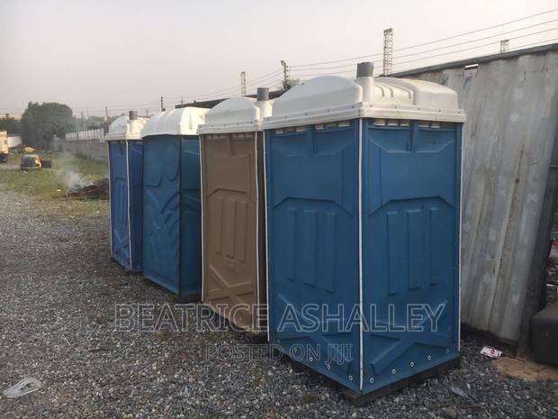 Flushable Portable Toilets For Rent · Photo 1