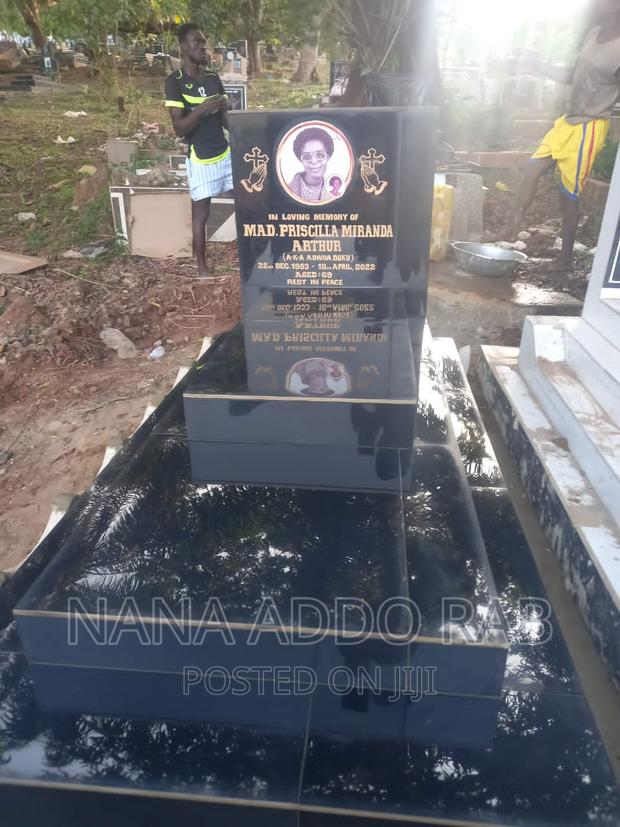 Tiles Tombstone Design With High Finishing · Photo 2