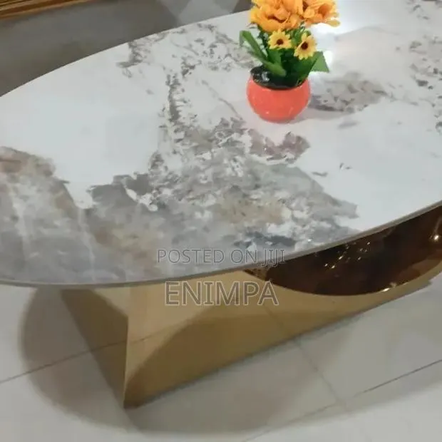 An Elegant Marble Center Table · Photo 1