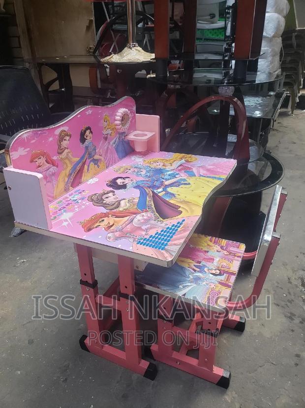 Kids Table And Chair · Photo 1