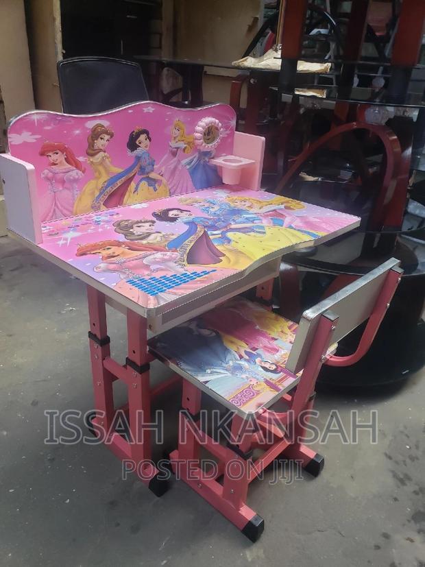 Kids Table And Chair · Photo 2