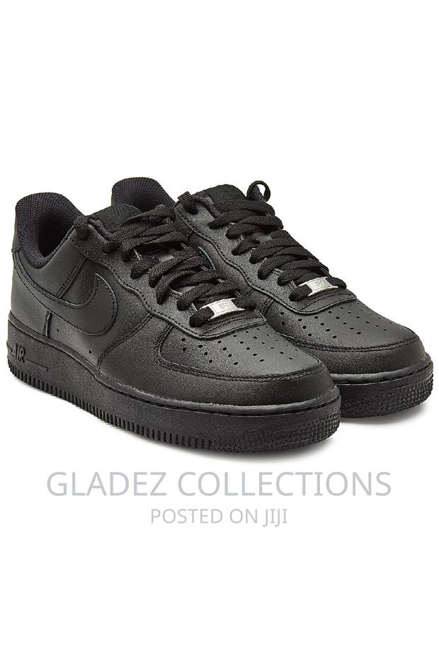 Black Airforce Sneakers · Photo 1