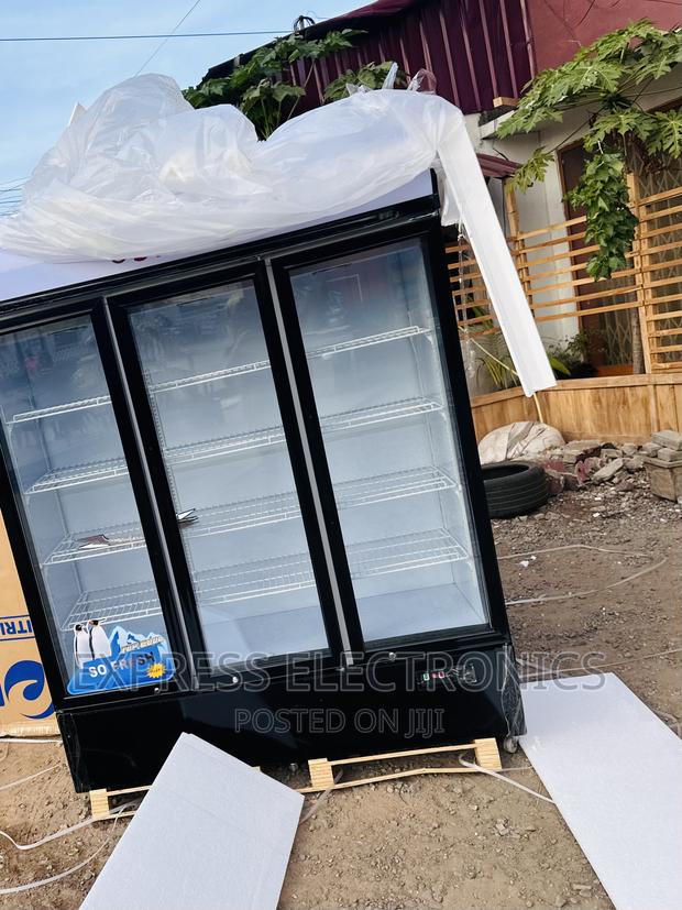 Three Doors < Display Fridge Pearl PVC-150 · Photo 1