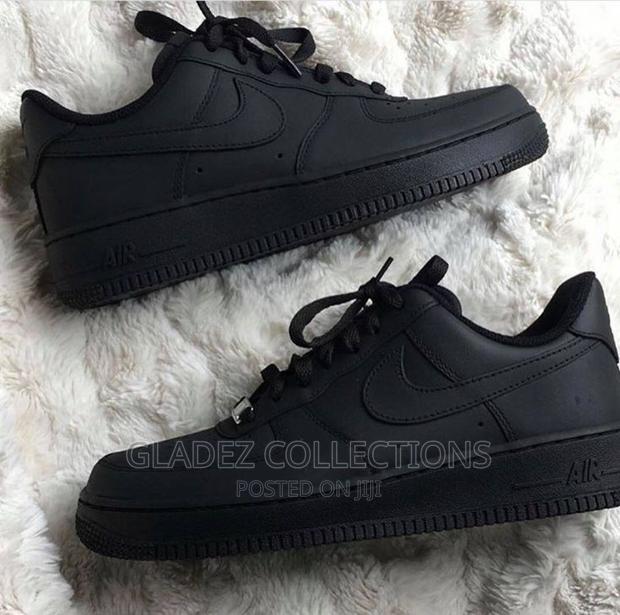 Black Airforce Sneakers · Photo 2