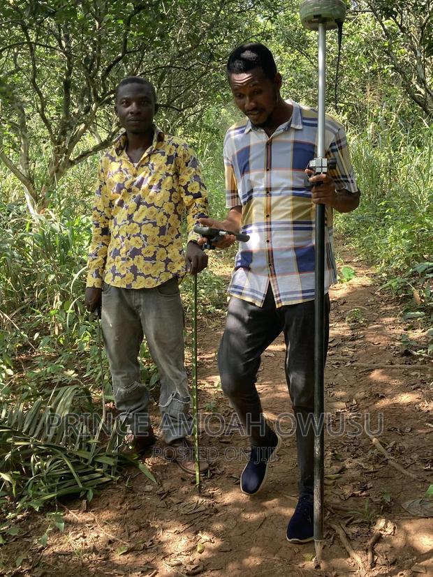 Land Surveyor · Photo 4