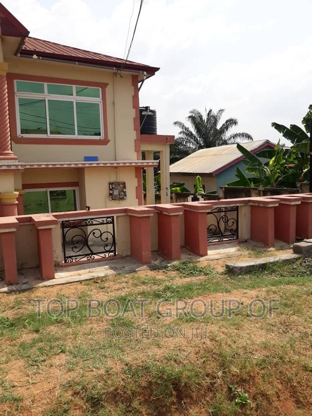 Furnished 8bdrm House in Top Boat Estate, Kumasi Metropolitan for sale · Photo 2
