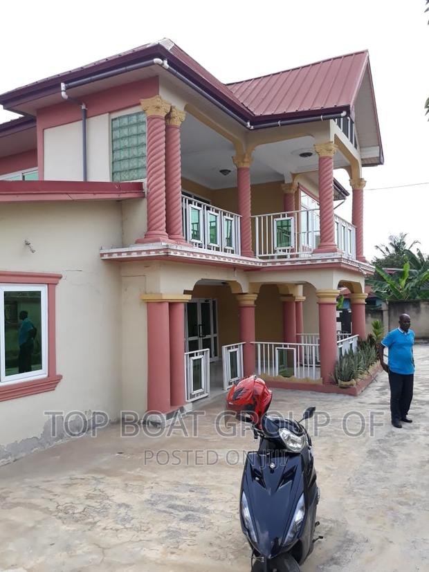 Furnished 8bdrm House in Top Boat Estate, Kumasi Metropolitan for sale