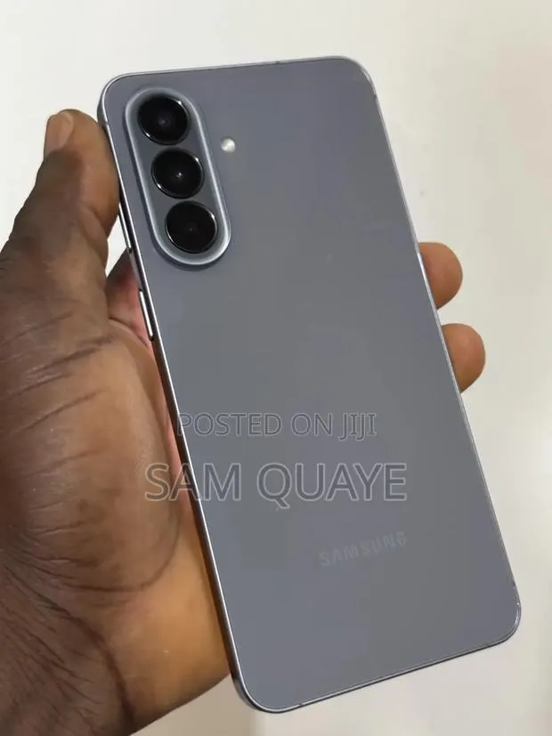 New Samsung Galaxy A57 256 GB Gray · Photo 1