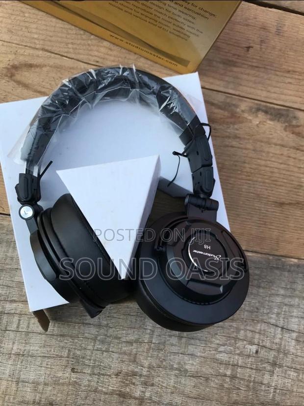 Studiomaster H8 Closed Headphone (UK Made) · Photo 2
