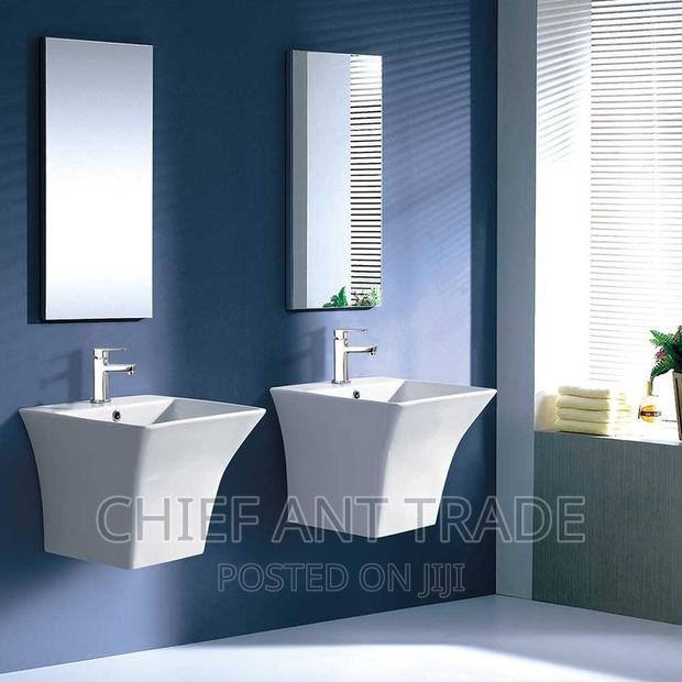 Suspended / Hung Basin · Photo 1