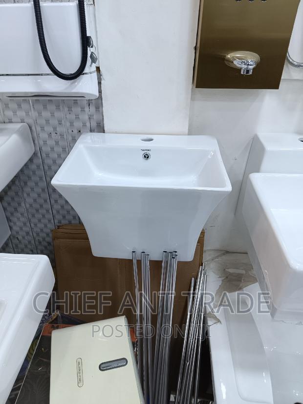 Suspended / Hung Basin · Photo 4
