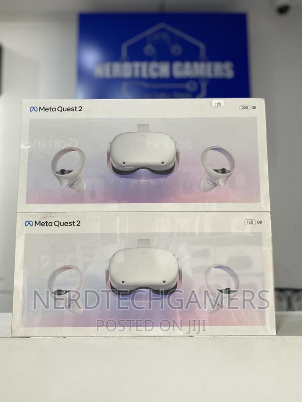 Meta Quest 2 Advanced All-in-One Virtual Reality Headset 256 · Photo 1