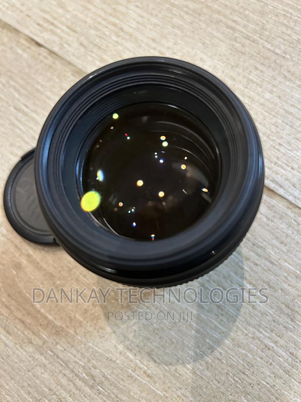 Canon Ef 85mm F/1.8 Usm Lens · Photo 3