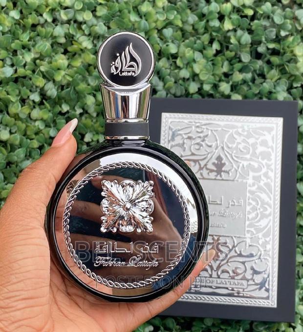 Fakar Silver Perfume by Lattafa · Photo 1