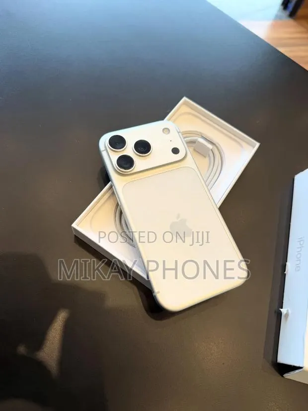 Apple iPhone 17 Pro Max 512 GB Silver · Photo 1