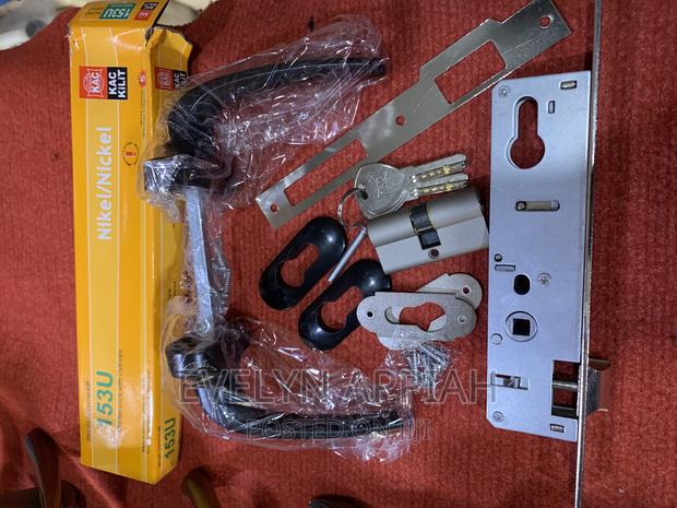 Complete Glass Door Lock · Photo 1