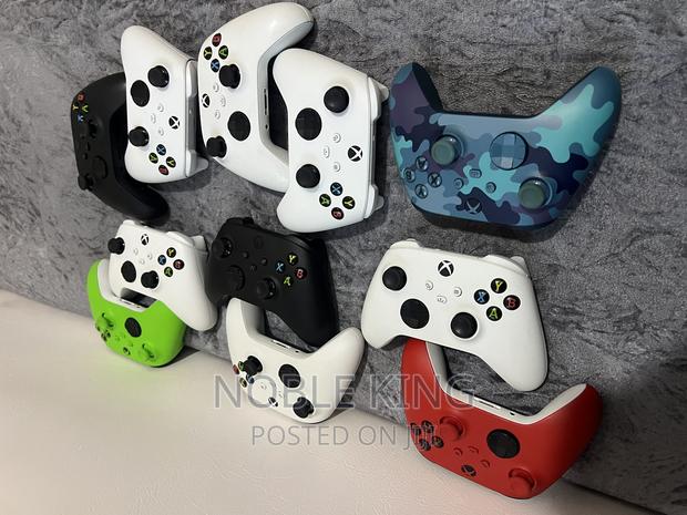 Xbox Series S/X Controllers · Photo 3