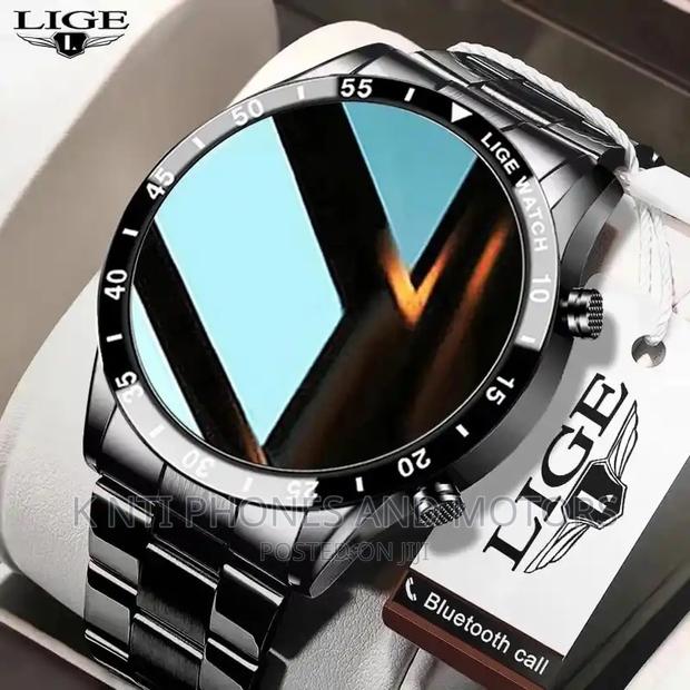 Stainless Steel Smartwatch · Photo 2