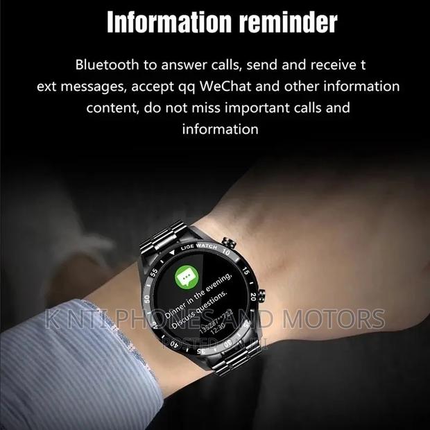 Stainless Steel Smartwatch · Photo 3