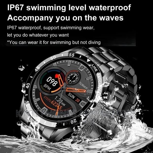 Stainless Steel Smartwatch · Photo 5