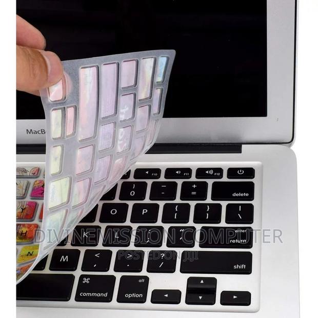 Macbook Air and Pro Keyboard Protector of Different Colors · Photo 2