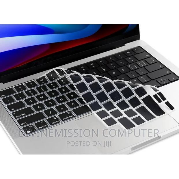 Macbook Air and Pro Keyboard Protector of Different Colors · Photo 6