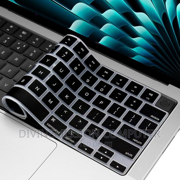 Macbook Air and Pro Keyboard Protector of Different Colors · Photo 3