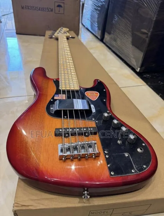 Fender Jazz Active 5-String Bass Guitar · Photo 1