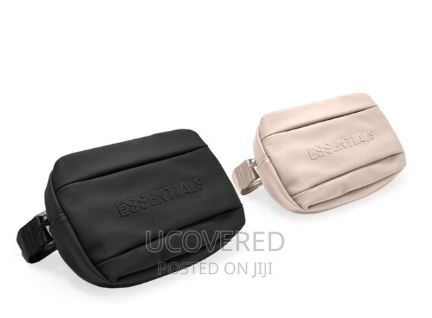 Essential Unisex Side Bag · Photo 1