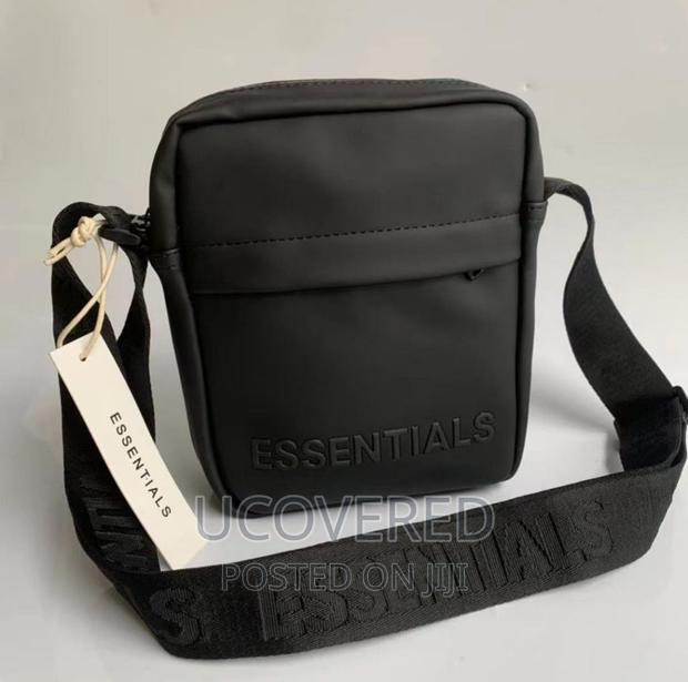 Essential Unisex Side Bag · Photo 3